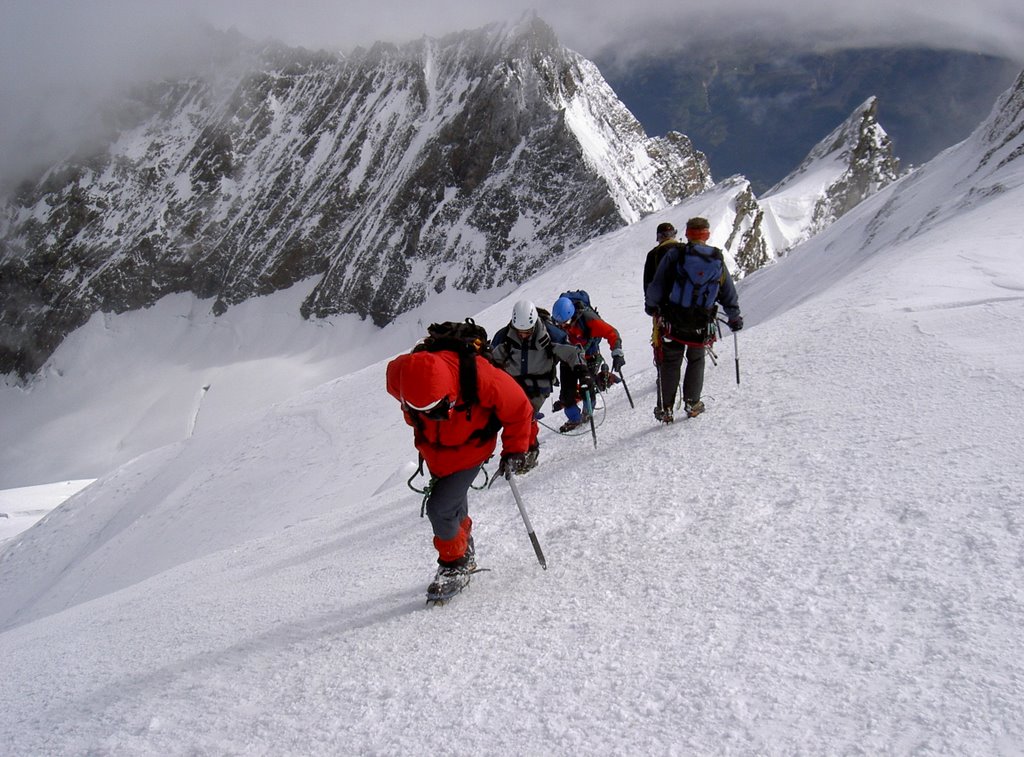 Pente sommitale du Dom des Mischabel (4545m) by Marie-Sylvie