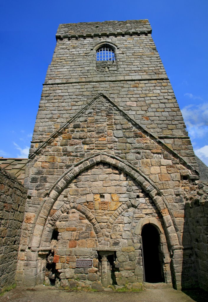 Inchcolm Abbey by Huw Harlech