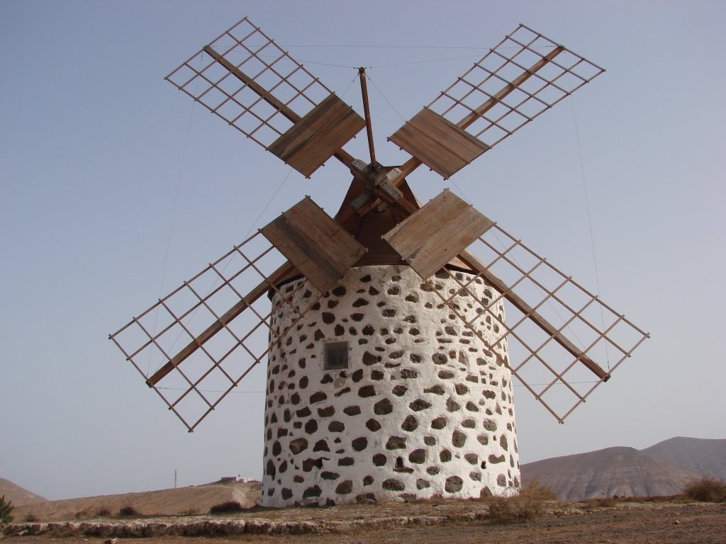 Molino de viento en Fuerteventura. by Eryte Lorenzo