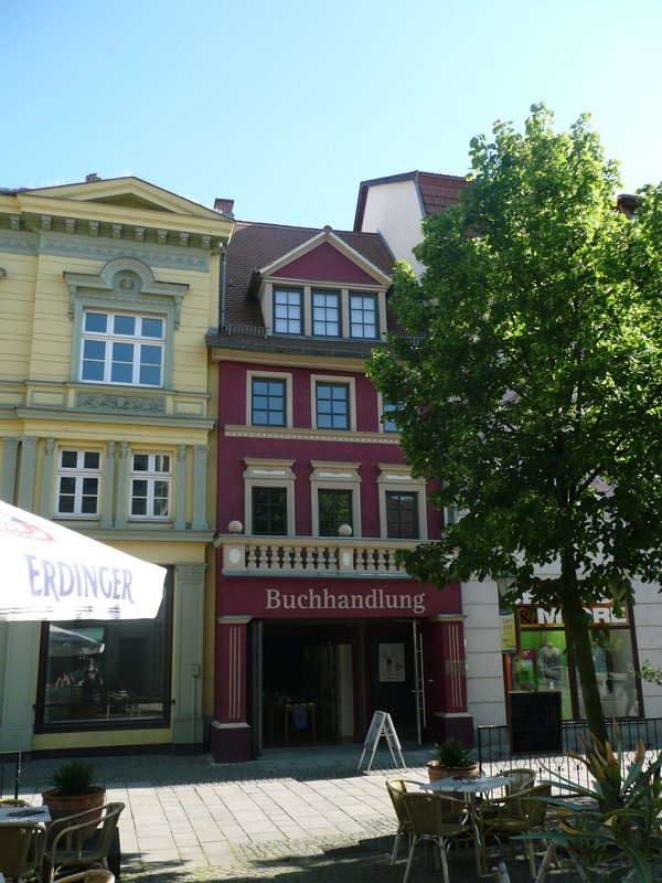 Buchhandlung by Knut Hierschel