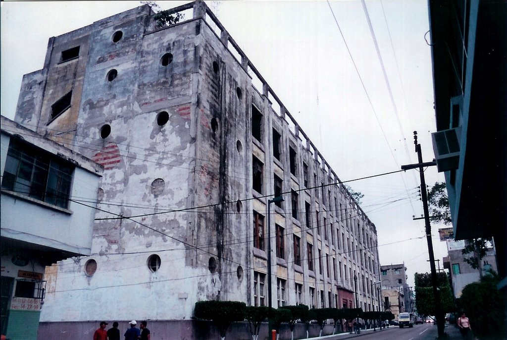 Hospital Civil (abandonado) Dr carlos Canseco by Ricardo Herrera Parra