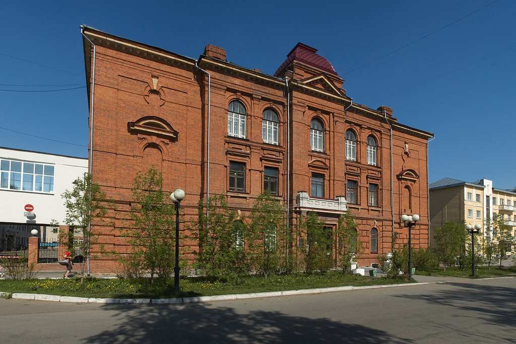 Tomsk State University of Architecture and Building. Red building by Pavel Andrjushchenko