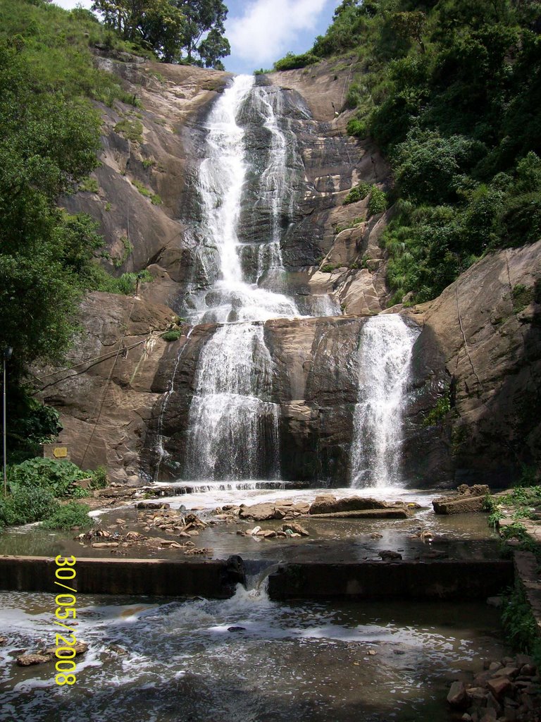 Silver Cascade Falls in Kodaikkanal by Venkatachalam Subram…