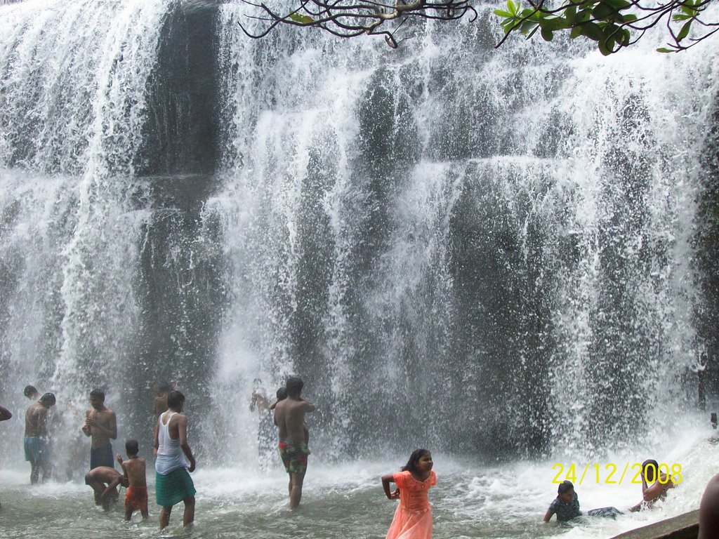 Thirparappu Falls by manianvsiitm