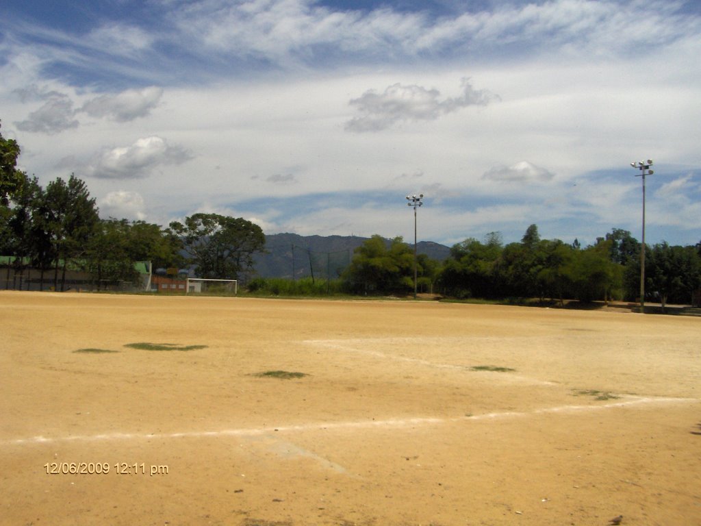 Cancha del mutis hacia el occidente by Hernando Suarez Salon