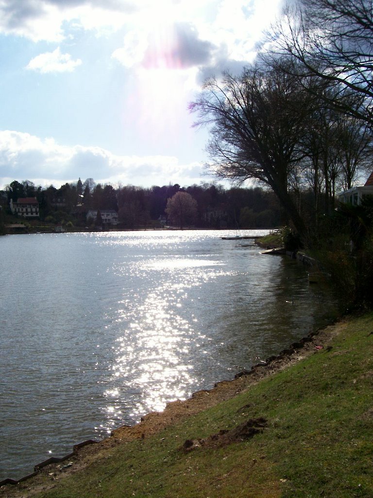 Lake Genval by monicaeclaudio