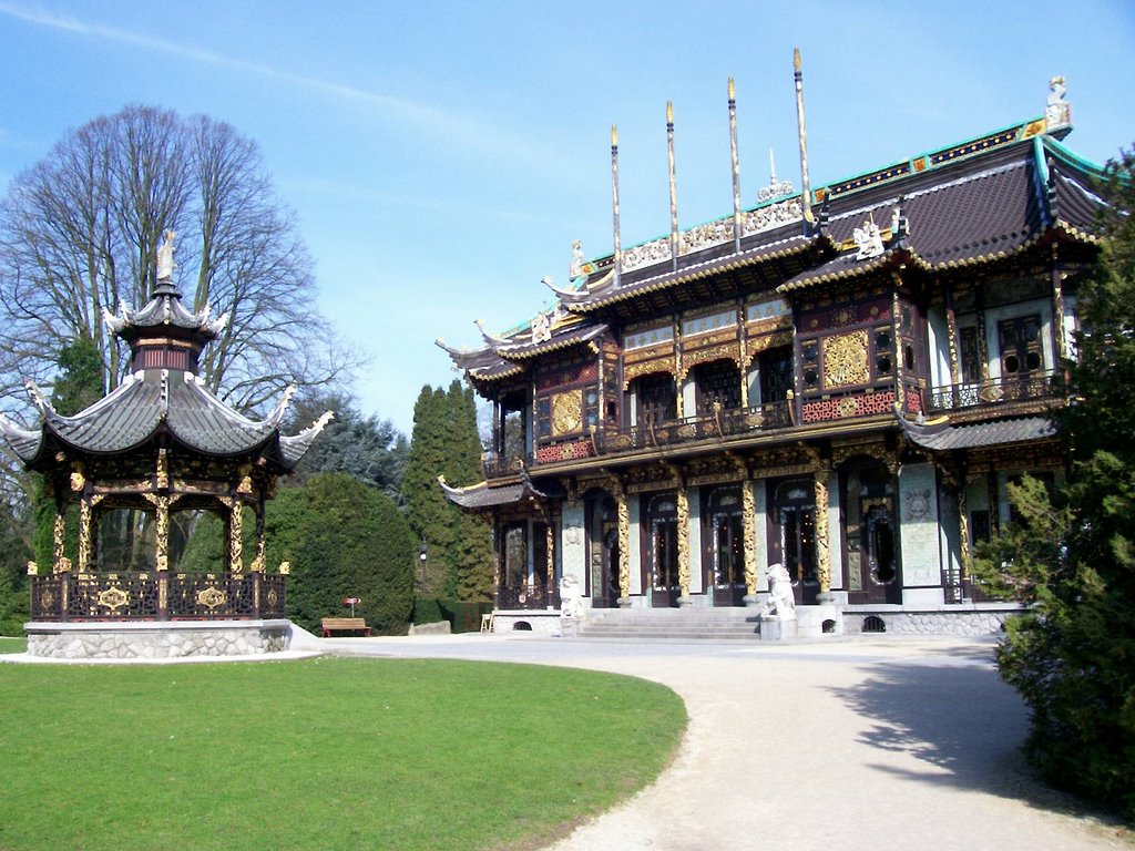 Pavillion Chinois, Bruxelles by monicaeclaudio