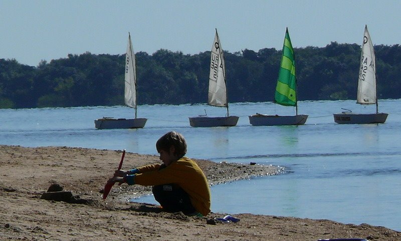 Playas de Colon by Milagros Garin