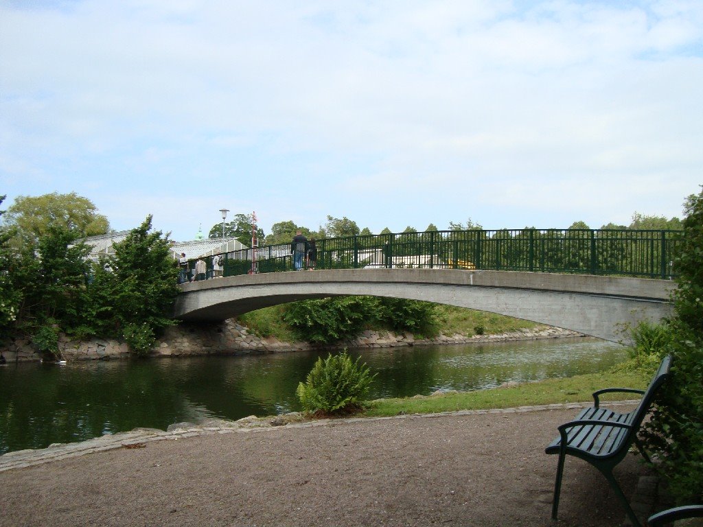 Malmö, Kungsparken (King Park), Trädgårdsbron (Garden Bridge), June 2009 by flacksu