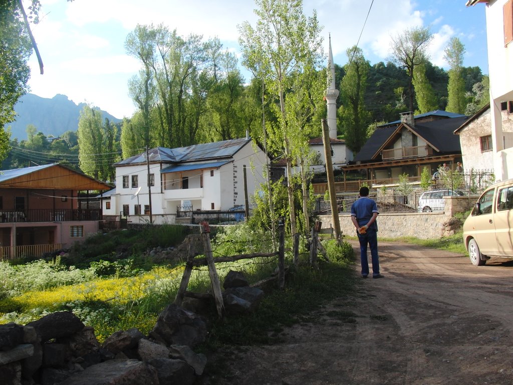 İstavri(Uğurtaşı),Gümüşhane by Ilhan Parçalı