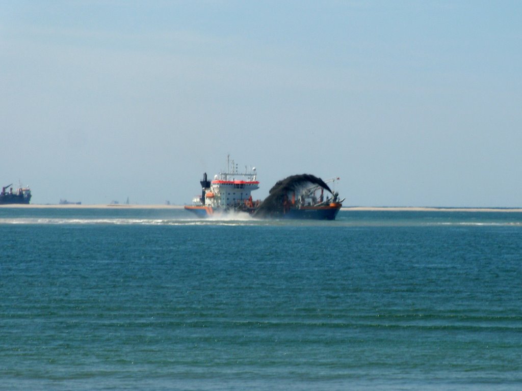 Emerging Maasvlakte 2, regained from the sea by gammo_team