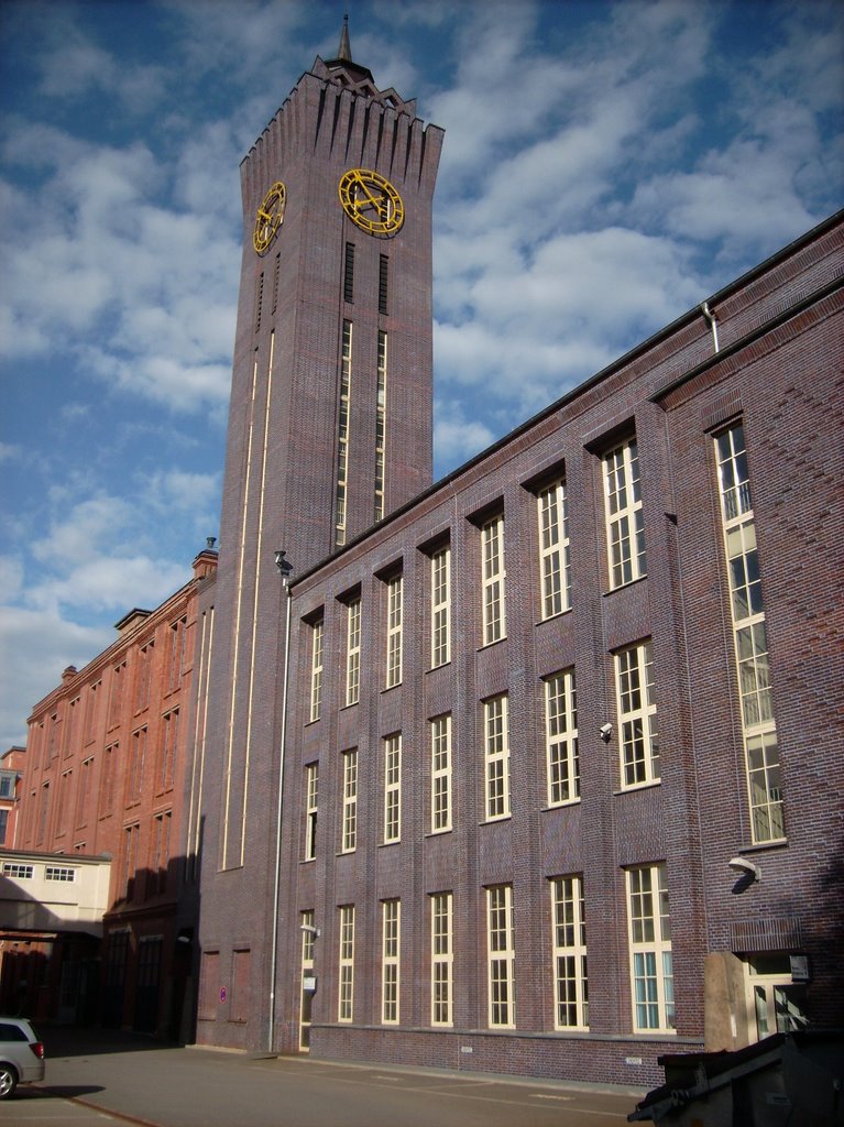 Herrliche alte Industriegebäude der ehem. Textilmaschinenfabrik Schubert und Salzer, zur DDR Zeit VEB Wirkmaschinenbau by mariogenexgode