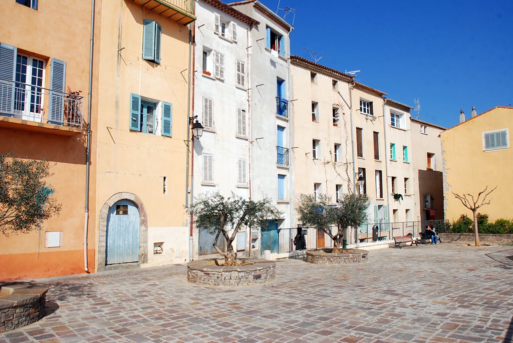 Hyères, rue des écuries by PantoKrator