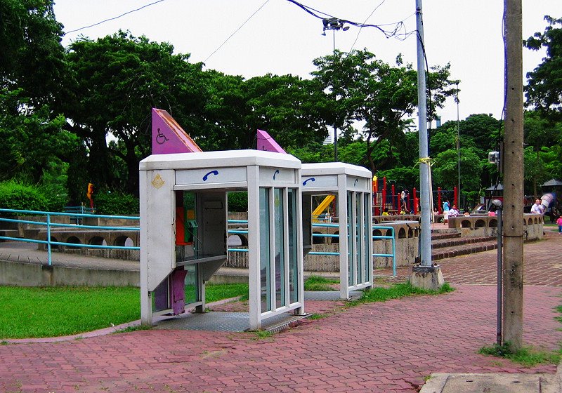 Phone Booth for Disabled People, Lumphini Park by NexRIP