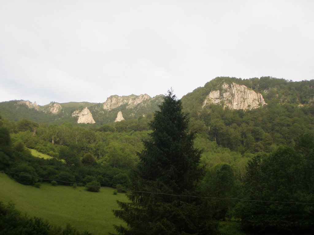 Rochers de La Pucelle by katricoin