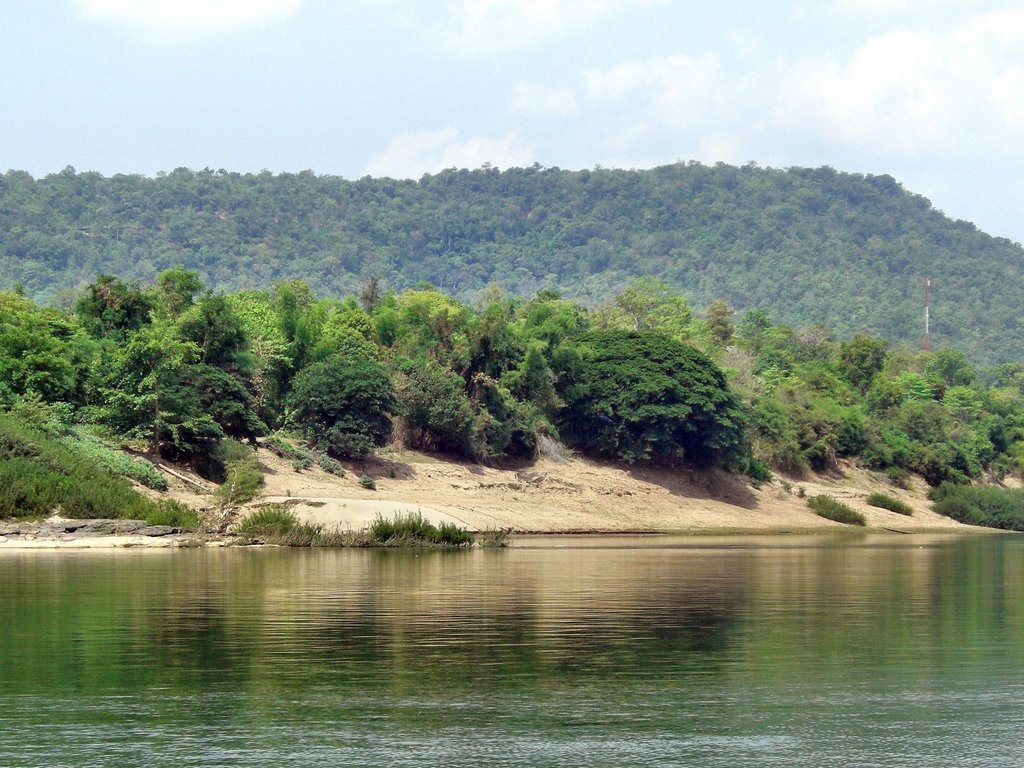 Dschungel,Mekong,Sandstrand by Manfred Schütze