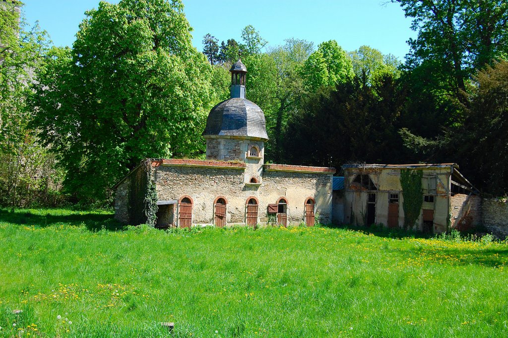 Pigeonnier du Petit Château de Veauce by Les Argonautes