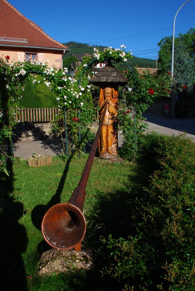 Sonneur de cor des Alpes en bois by Pascal Bosshardt