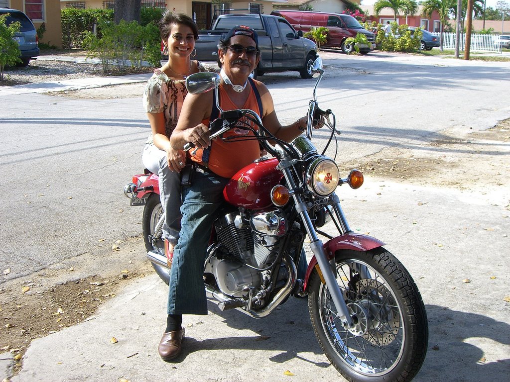 Raul y su hija en la moto nueva by Raul Valdes