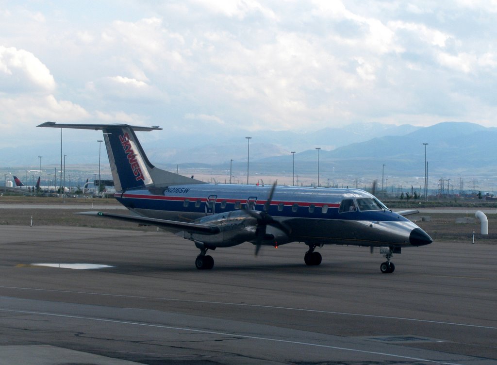 Skywest EM2 (N216SW) - Salt Lake City (SLC), UT, USA. by André Bonacin