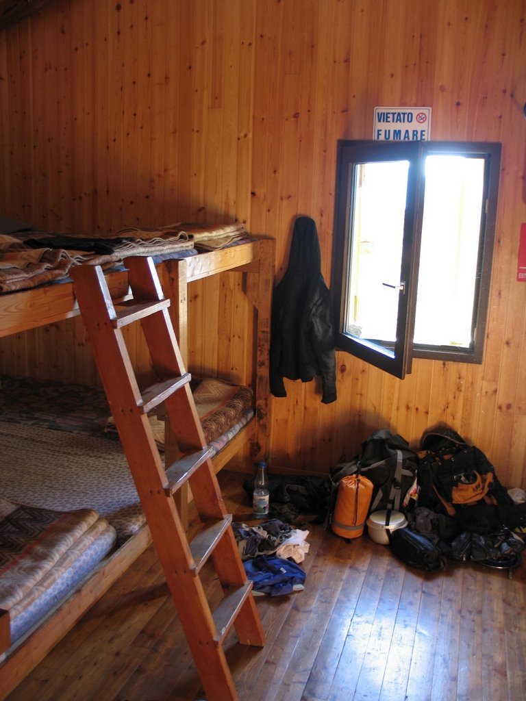 Inside Rifugio Gardetta by Philemon