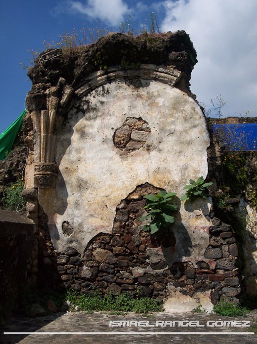 RESTOS DE CAPILLA POSA, CONVENTO DE LA NATIVIDAD, TEPOZTLAN, MORELOS by Ismael Rangel Gómez