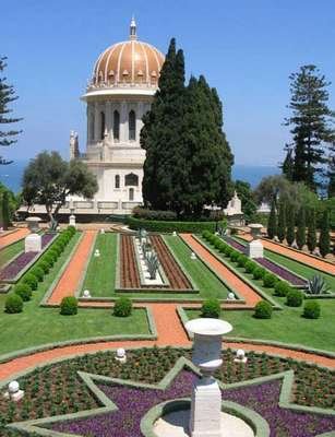 Haifa.. Bahay garden.. by Grigory Kosoy