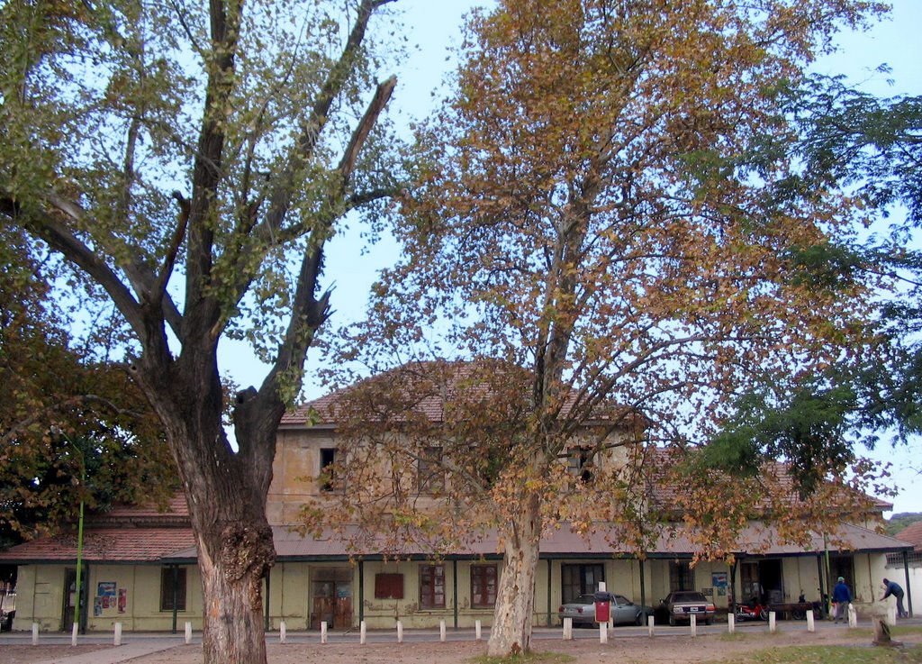 AnTigUa EsTaciOn DeL FerRocArriL MiTrE by Pablo Malamud