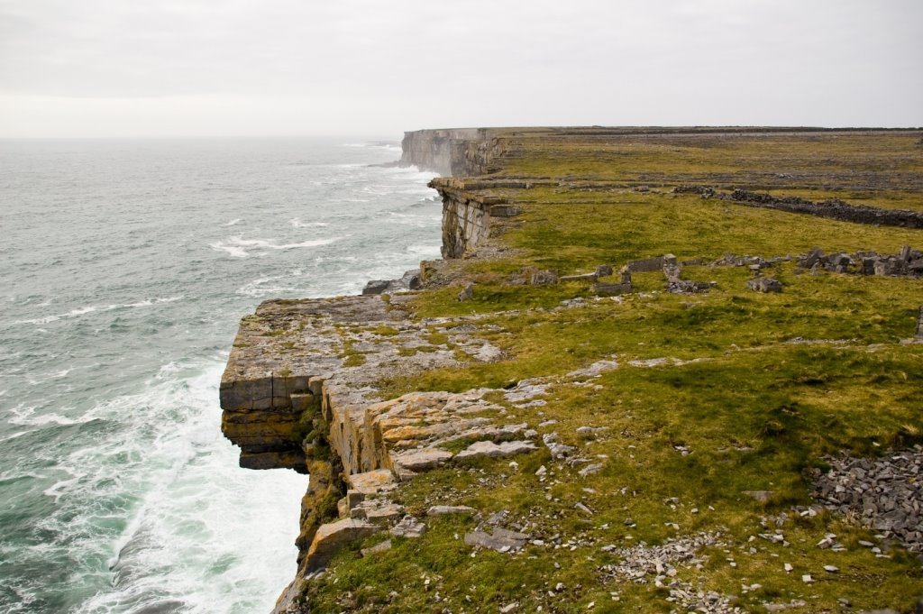 Cliffs in Inishmore, Aran Island by alsuvi