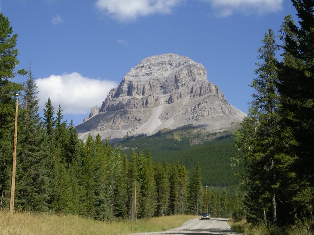 Crowsnest Mt-Alberta-Canada by ROGERIO LOPES GAMBERINI