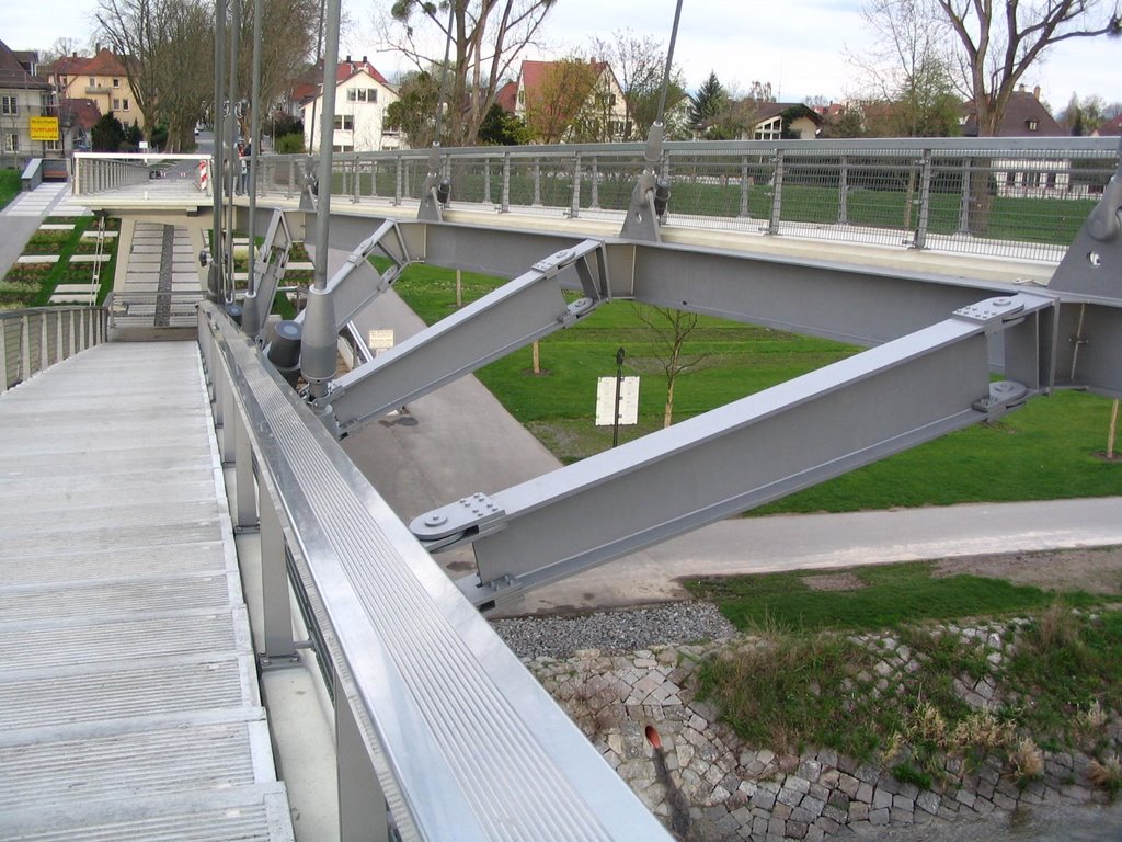 Fußgänger Brücke über den Rhein Kehl- Straßburg by Helmut Hänicke