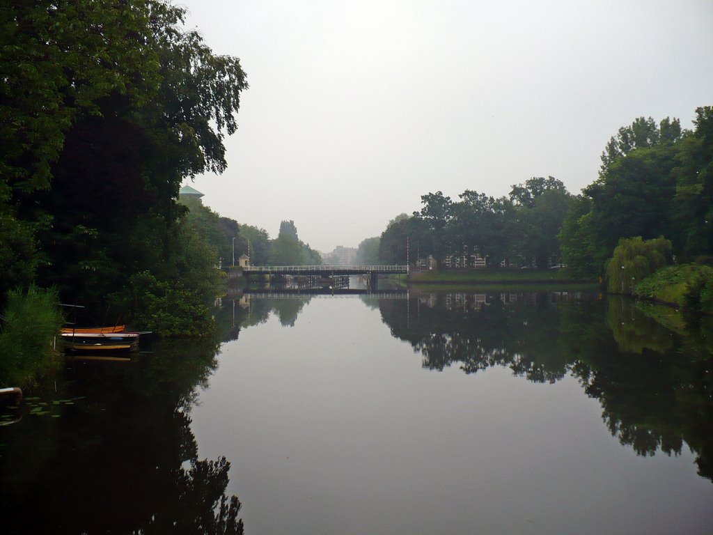 A nice view over the canal around the innercity of Zwolle by hagotlieb