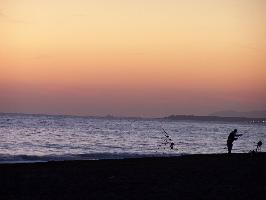 Pescatore al tramonto by rampega