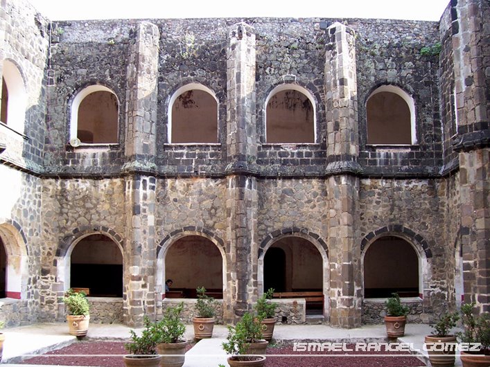 CLAUSTRO CONVENTO DE SAN JUAN BAUTISTA, TETELA DEL VOLCÁN, MORELOS by Ismael Rangel Gómez