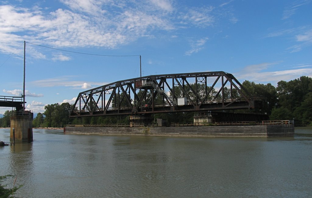 CNR Bridge seen from River-road (standing to the right of the bridge) by fefie.h