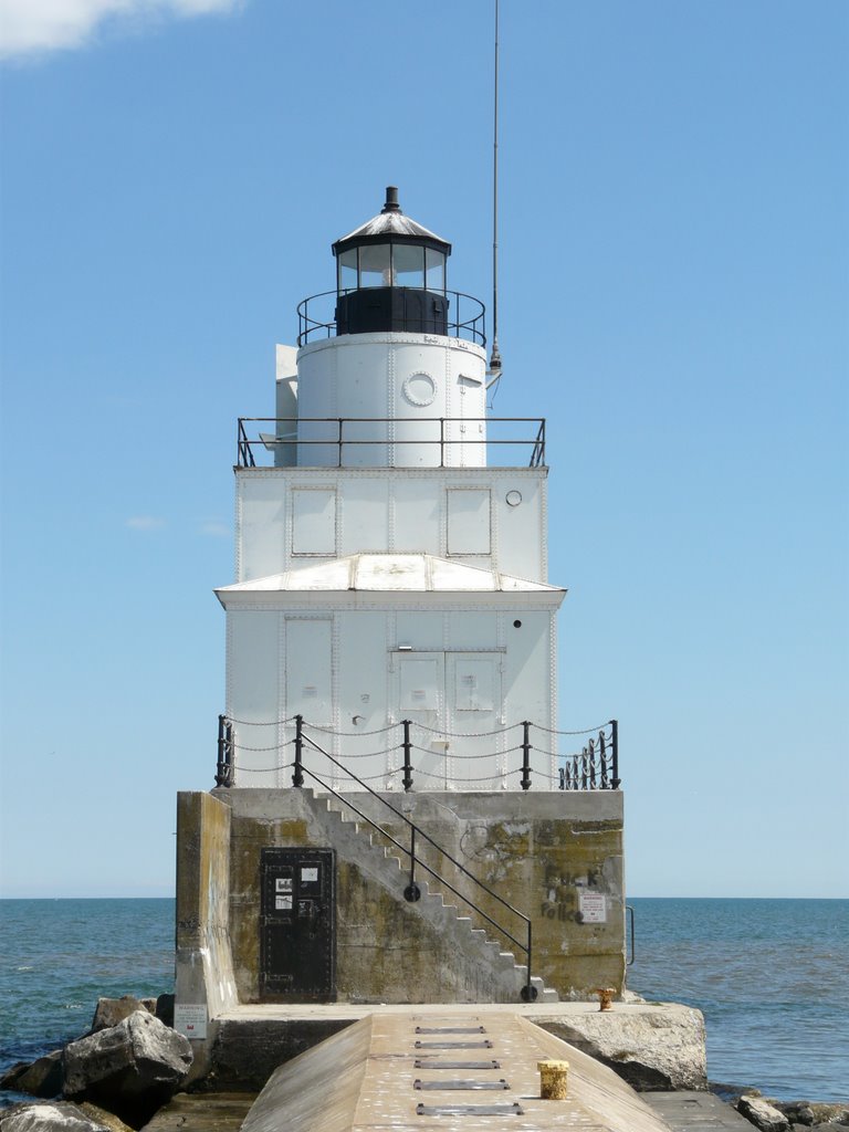 Manitowoc Lighthouse by Michael Mathewson