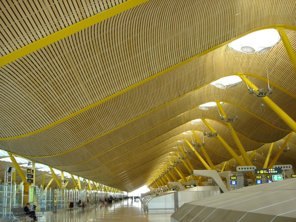 Dentro de la T4 de Barajas by Cenit