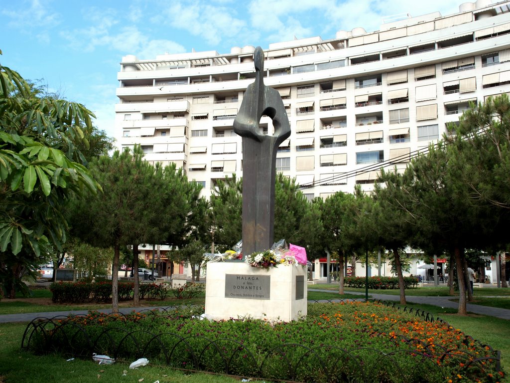 Monumento al Donante by Joaquin Toledo