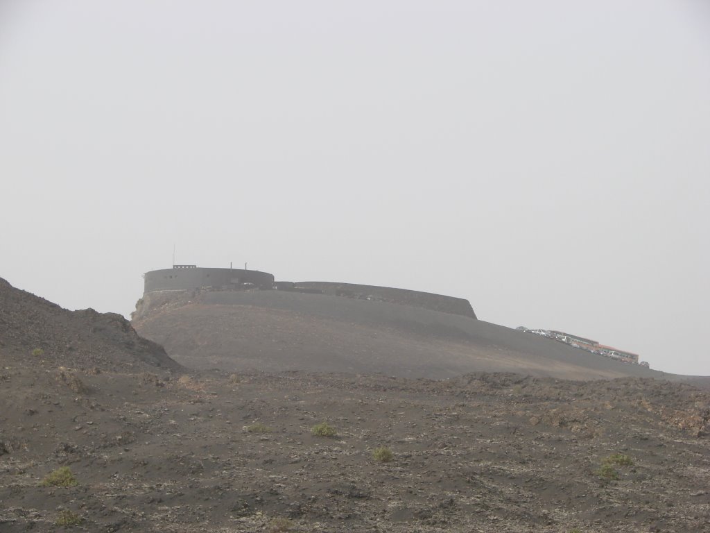 Centro de visitas. En Timanfaya by Eryte Lorenzo