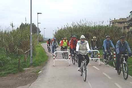 Il gruppo di Ostia in bici XIII sulla ciclabile del Tevere by Angelo56