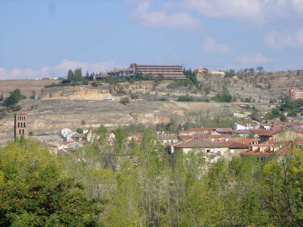 Vista del Parador desde Segovia by Cenit