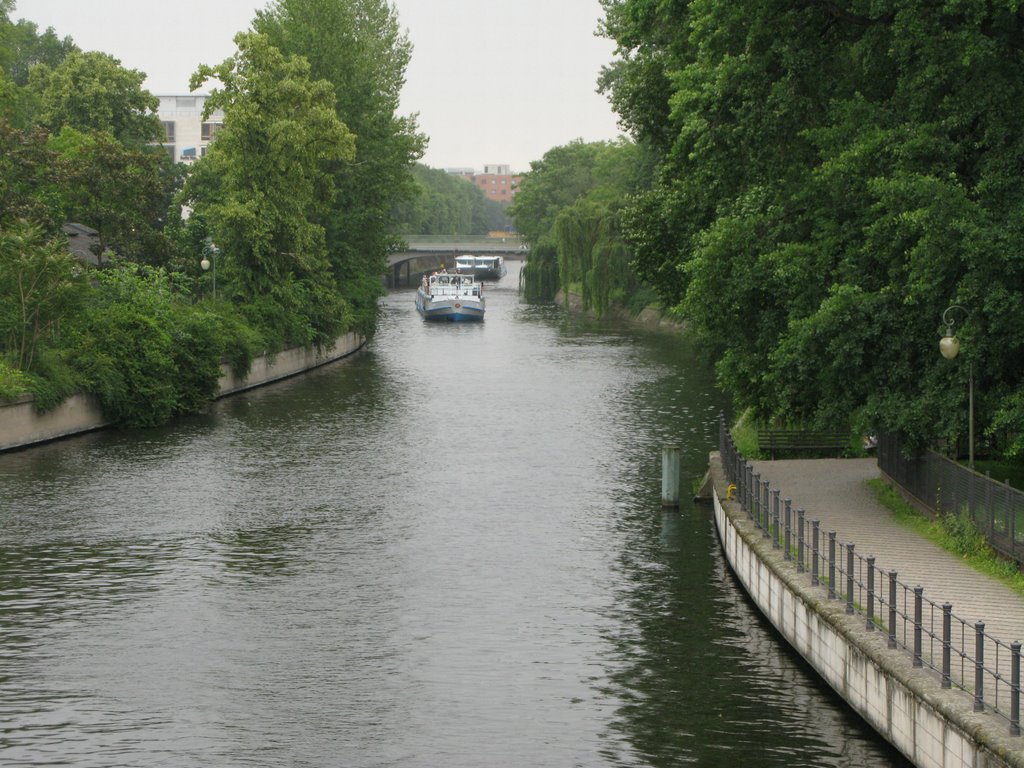 Landwehrkanal by Michael Schroeder