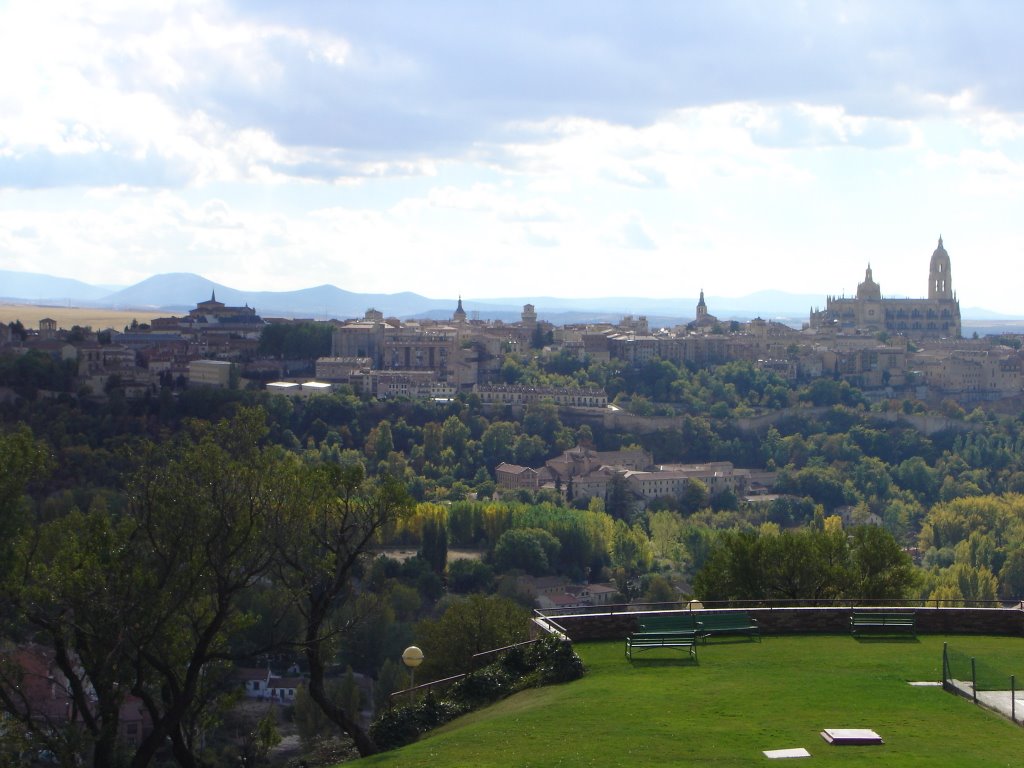 Vista de Segovia desde el Parador by Cenit