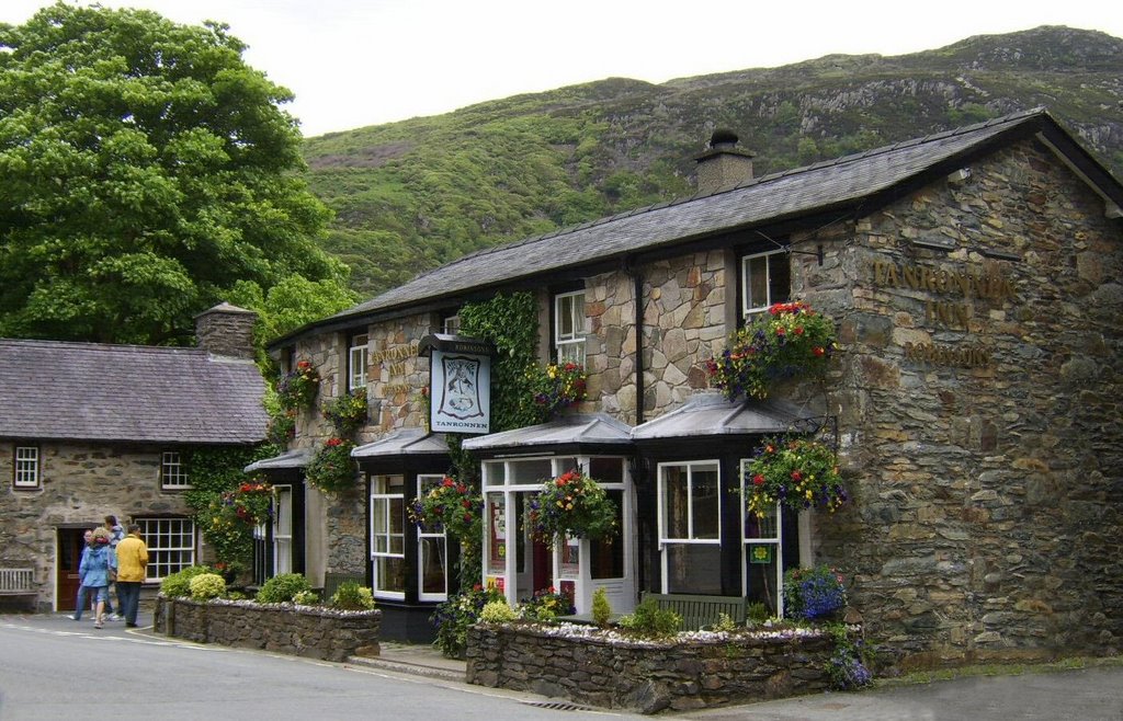 Tanronnen Inn, Beddgelert by John Mulder