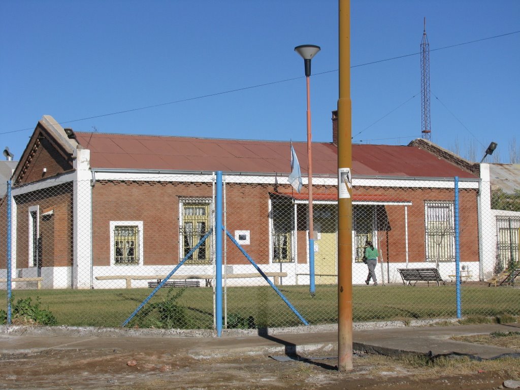 Centro Vecinal y dispensario ex bodega santa Clara by Juan Puentes