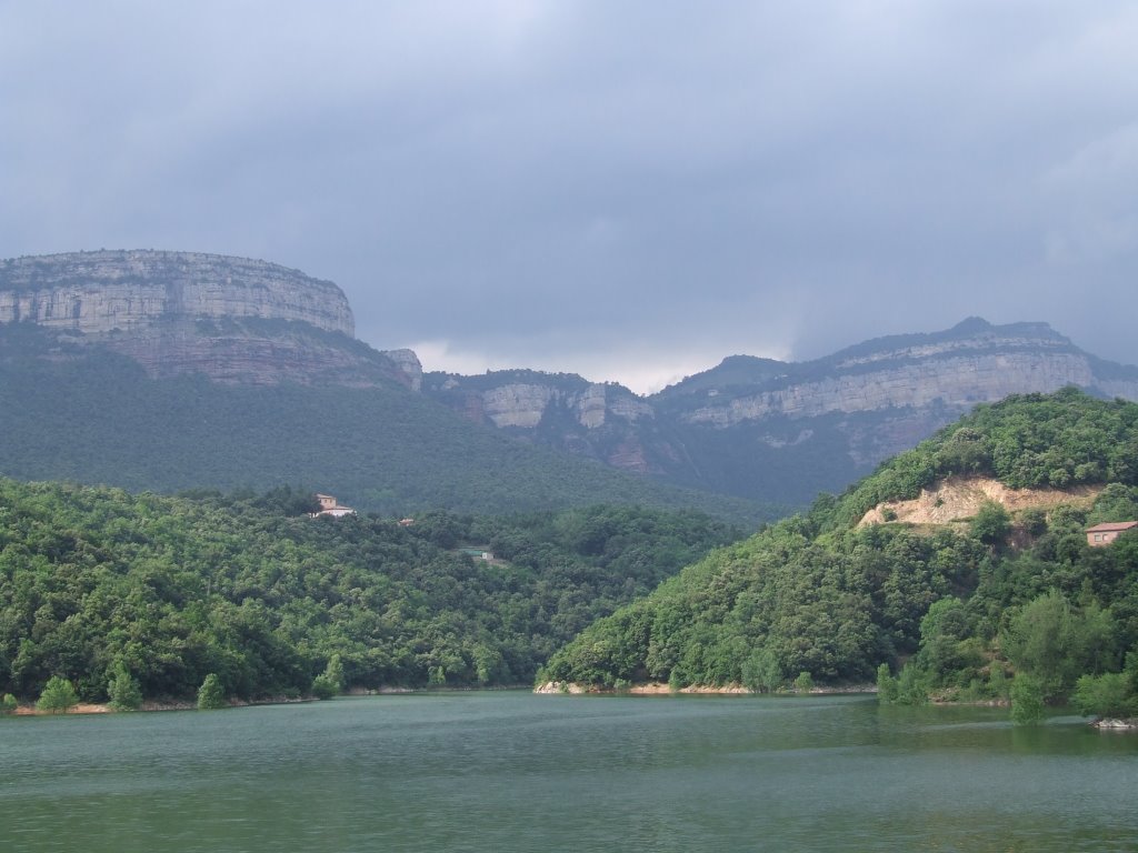 Amenaça pluja al panta de sau by la filla d'en manel