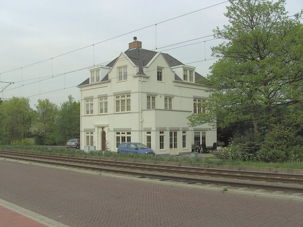 Landhouse along Rijn-Schiekanaal - Rijswijk ZH by guppy_34