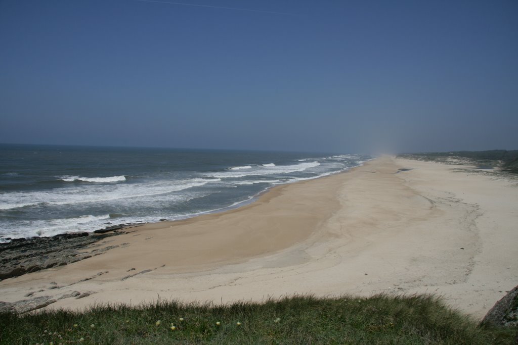 Praia São Pedro de Muel by dyjo