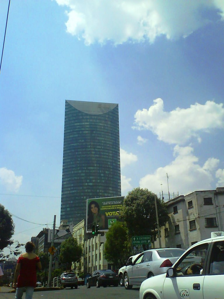 Torre mayor desde chapultepec by Victor Irizar