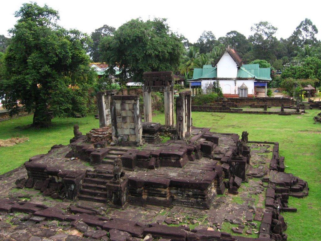 Bakong Temple, Rulous Group, Cambodia by lamria